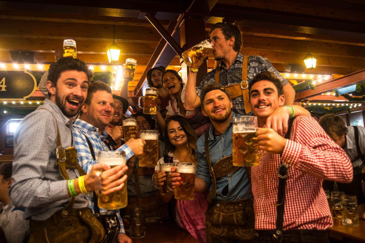 Отель Munich Oktoberfest Glamping Экстерьер фото